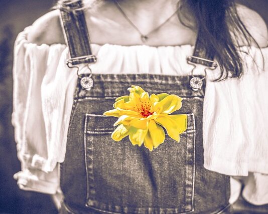 Czy wypada iść w dżinsach na rozmowę o pracę?