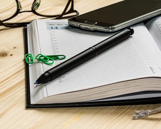 Jakie są praktyczne zastosowania relacyjnych baz danych?