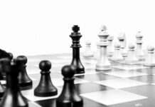 Co jest głównym założeniem przywództwa sytuacyjnego P hersey A i KH Blancharda?