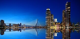 Czy można pracować podczas Erasmusa?